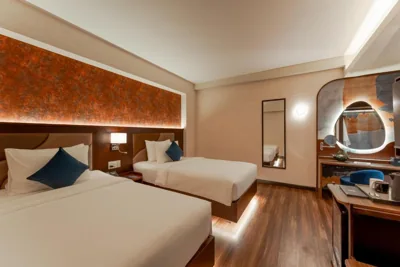 Deluxe Twin No Window — KiN Hotel Ly Tu Trong Edition